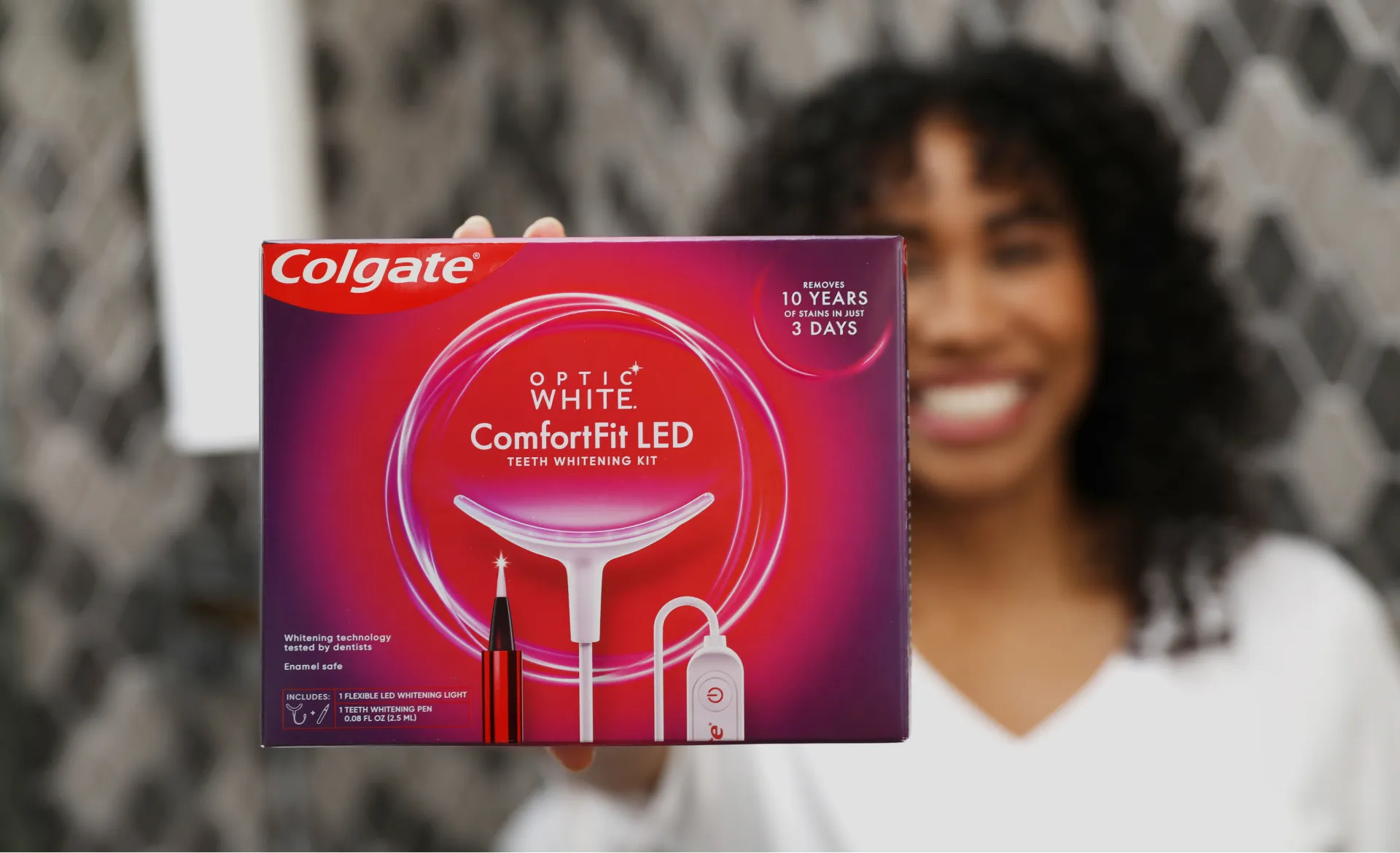 Optic White ComfortFit LED Teeth Whitening Kit Colgate